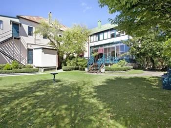 The Victoria & Albert Guesthouse - Coogee Beach Accommodation 9