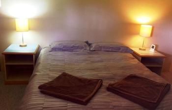 Hunter Hideaway Cottages - Coogee Beach Accommodation 0