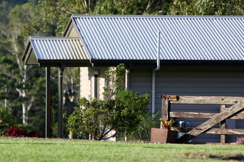 Yabbaloumba Retreat - Coogee Beach Accommodation 0