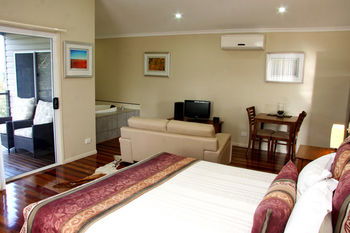 Yabbaloumba Retreat - Coogee Beach Accommodation 2