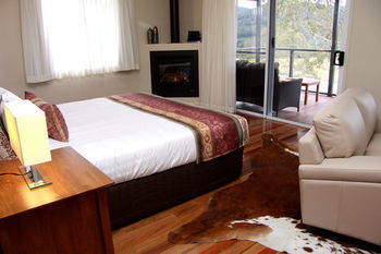 Yabbaloumba Retreat - Coogee Beach Accommodation 4
