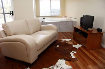 Yabbaloumba Retreat - Coogee Beach Accommodation 9