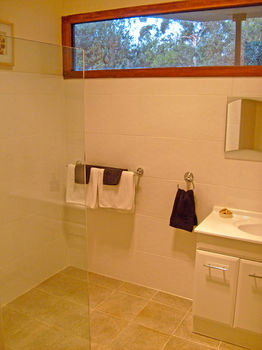 Valley Farm Vineyard Cottages - Coogee Beach Accommodation 12