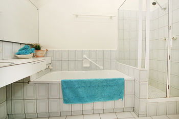 Wattle Holiday Rental - Coogee Beach Accommodation 0