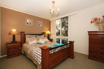 Wattle Holiday Rental - Coogee Beach Accommodation 1