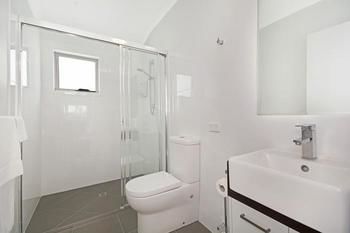Cooroy Luxury Motel Apartments Noosa - Coogee Beach Accommodation 2