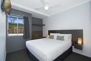 Cooroy Luxury Motel Apartments Noosa - Coogee Beach Accommodation 5