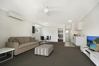 Cooroy Luxury Motel Apartments Noosa - Coogee Beach Accommodation 6