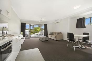 Cooroy Luxury Motel Apartments Noosa - Coogee Beach Accommodation 11