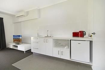 Cooroy Luxury Motel Apartments Noosa - Coogee Beach Accommodation 14