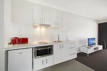 Cooroy Luxury Motel Apartments Noosa - Coogee Beach Accommodation 15
