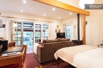 Stones Throw Cottage Bed & Breakfast - Coogee Beach Accommodation 6