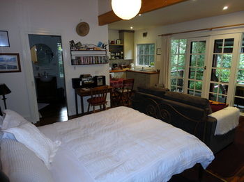 Stones Throw Cottage Bed & Breakfast - Coogee Beach Accommodation 10