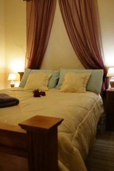 A Settler's Cottage - Coogee Beach Accommodation 1