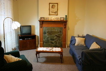 A Settler's Cottage - Coogee Beach Accommodation 2
