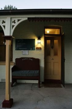 A Settler's Cottage - Coogee Beach Accommodation 3