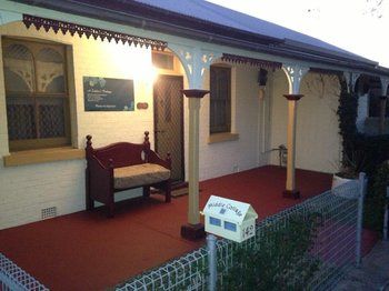 A Settler's Cottage - Coogee Beach Accommodation 6