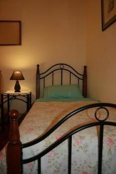 A Settler's Cottage - Coogee Beach Accommodation 15