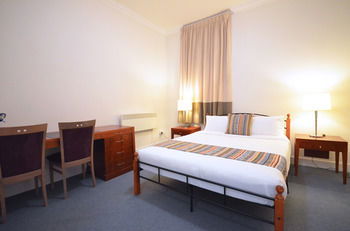The Hallows Accommodation - Coogee Beach Accommodation 0