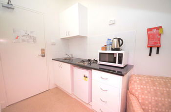 The Hallows Accommodation - Coogee Beach Accommodation 3