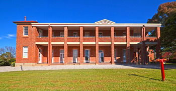 The Hallows Accommodation - Coogee Beach Accommodation 4