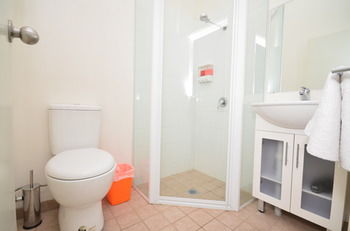 The Hallows Accommodation - Coogee Beach Accommodation 6