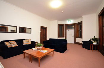 The Hallows Accommodation - Coogee Beach Accommodation 9