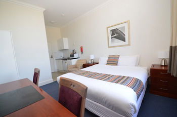 The Hallows Accommodation - Coogee Beach Accommodation 10