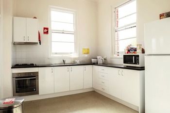 The Hallows Accommodation - Coogee Beach Accommodation 13