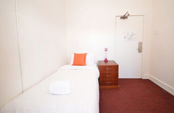 The Hallows Accommodation - Coogee Beach Accommodation 22