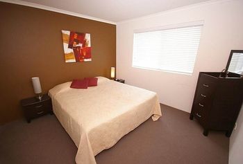 North Ryde 64 Cull Furnished Apartment - Coogee Beach Accommodation 5