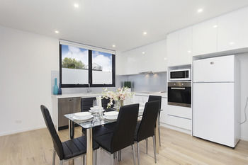 Windsor Townhouse Villa - Coogee Beach Accommodation 3