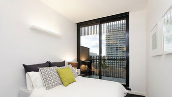 St Kilda Views - Coogee Beach Accommodation 3