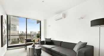 St Kilda Views - Coogee Beach Accommodation 6