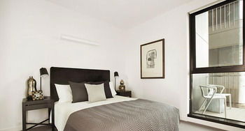 St Kilda Views - Coogee Beach Accommodation 8