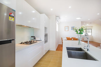 Getaway Holiday Campsie - Coogee Beach Accommodation 5