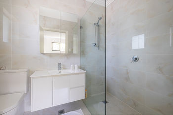 Getaway Holiday Campsie - Coogee Beach Accommodation 15
