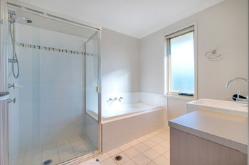 Getaway Holiday Campsie - Coogee Beach Accommodation 19