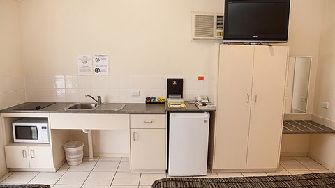 BEST WESTERN Caboolture Central Motor Inn - Coogee Beach Accommodation 0