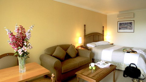 Best Western Plus The Tudor Box Hill - Coogee Beach Accommodation 1