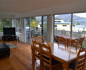 Amos Cottage - Coogee Beach Accommodation 1