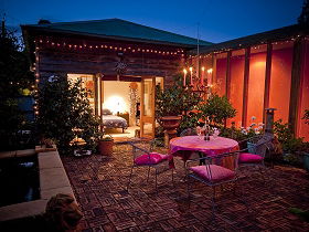 At Eleven, La Petite Maison - Coogee Beach Accommodation 0