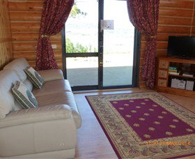 Windermere Cabins - Coogee Beach Accommodation 3