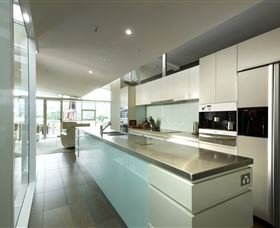 Sullivans Cove Apartments - IXL Apartments - Coogee Beach Accommodation 1