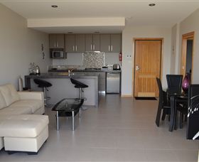 Rocky Cape Retreat - Coogee Beach Accommodation 1