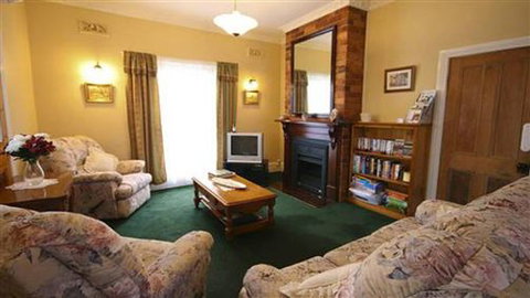 Airleigh-Rose Cottage - Coogee Beach Accommodation 2