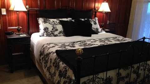 Carlyle House Rutherglen - Coogee Beach Accommodation 1