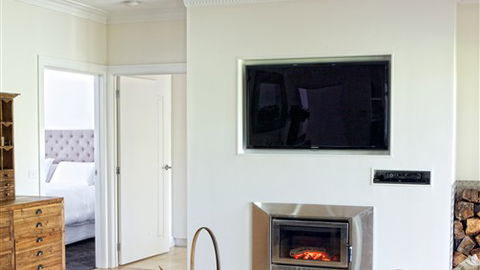 GG's By The River - Coogee Beach Accommodation 3