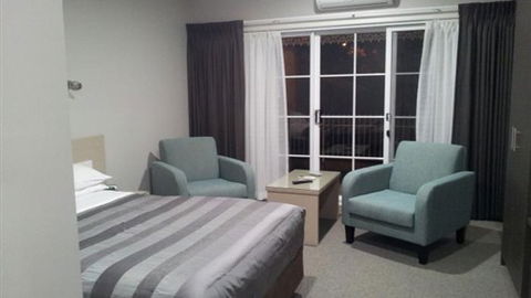 John Bright Motor Inn - Coogee Beach Accommodation 0
