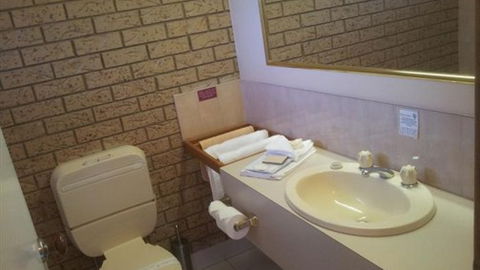 John Bright Motor Inn - Coogee Beach Accommodation 3